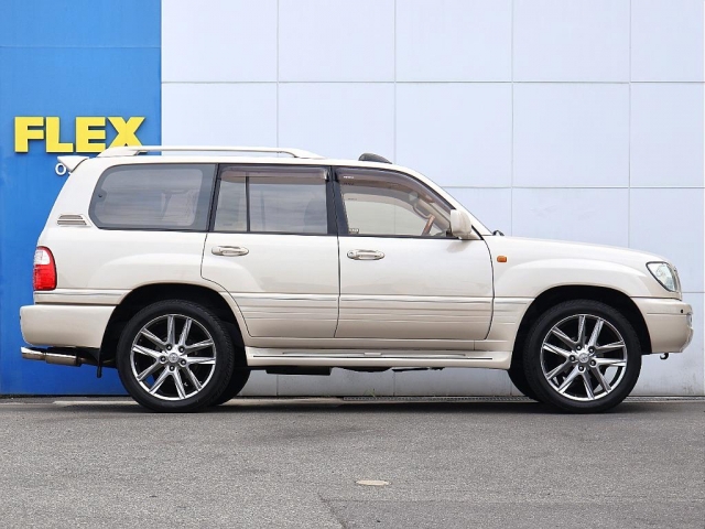 Toyota Land Cruiser Cygnus 6