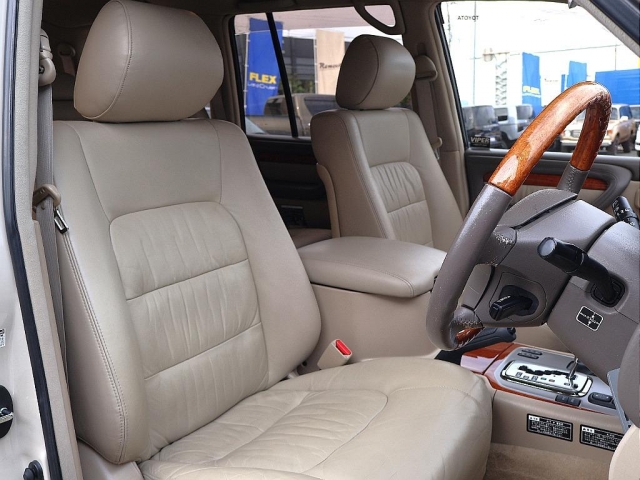 Toyota Land Cruiser Cygnus 7