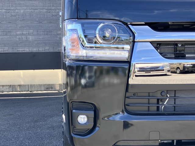 Toyota Hiace Van 11