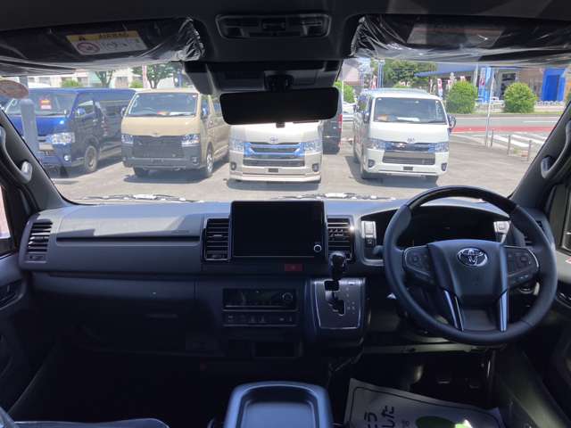 Toyota Hiace Van 12
