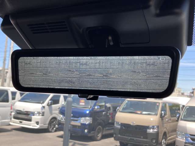 Toyota Hiace Van 4
