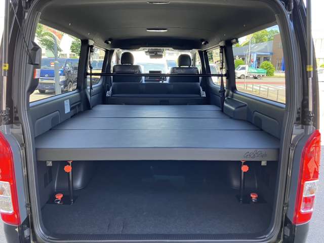 Toyota Hiace Van 5