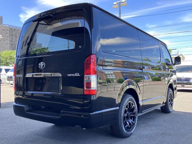 Toyota Hiace Van 8