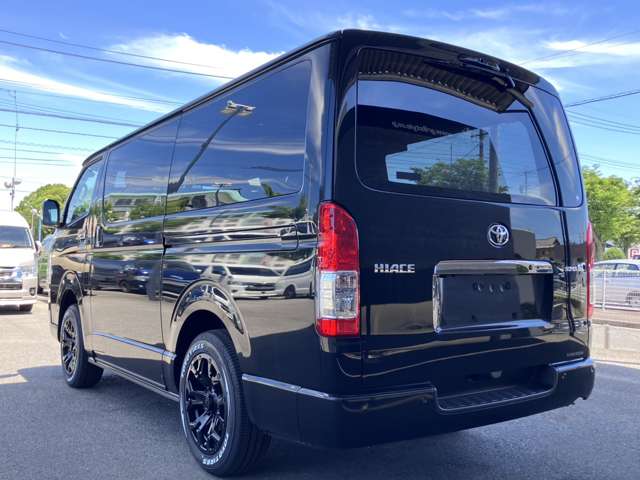 Toyota Hiace Van 9