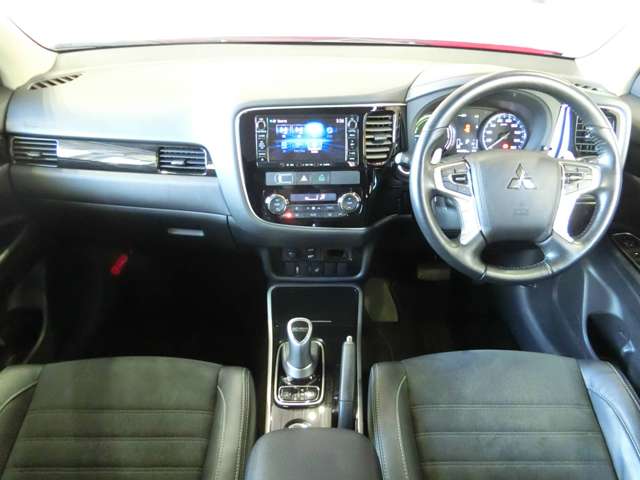 Mitsubishi Outlander PHEV 4