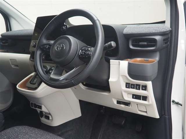Toyota Sienta 2
