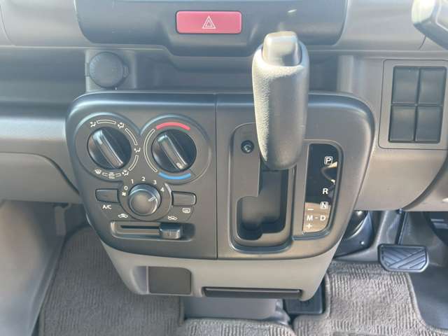 Nissan NV100 Clipper 12