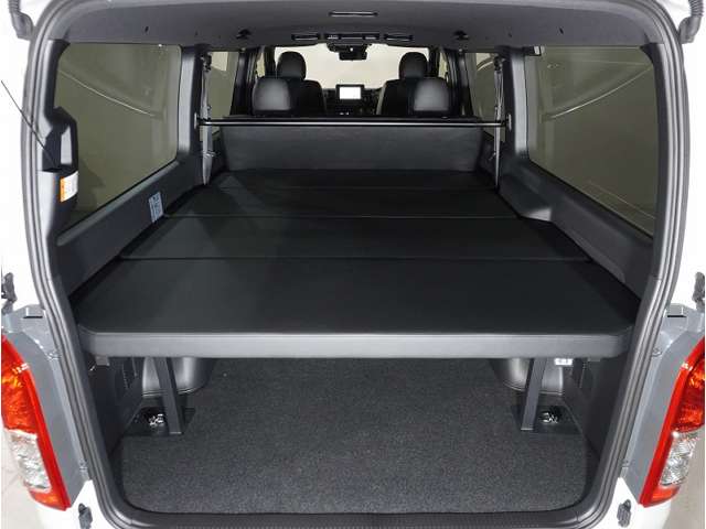 Toyota Hiace Van 6