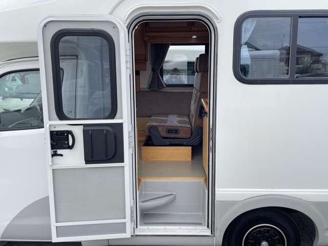 Toyota Light Ace Truck 2