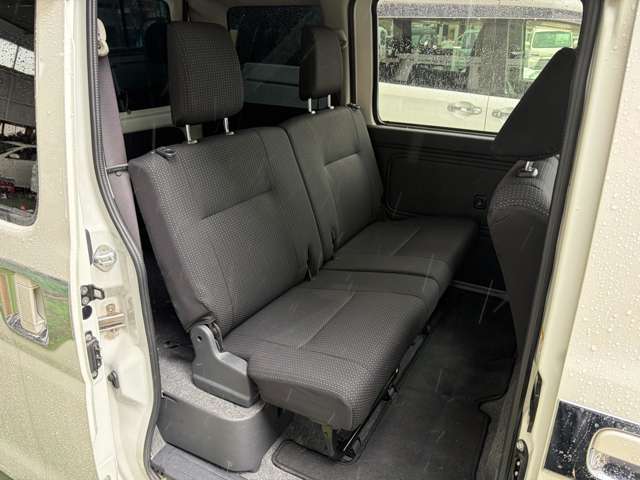 Daihatsu Hijet Cargo 12