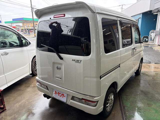 Daihatsu Hijet Cargo 6