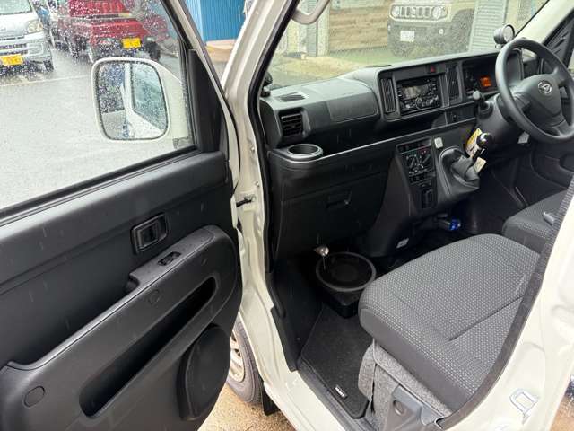 Daihatsu Hijet Cargo 10
