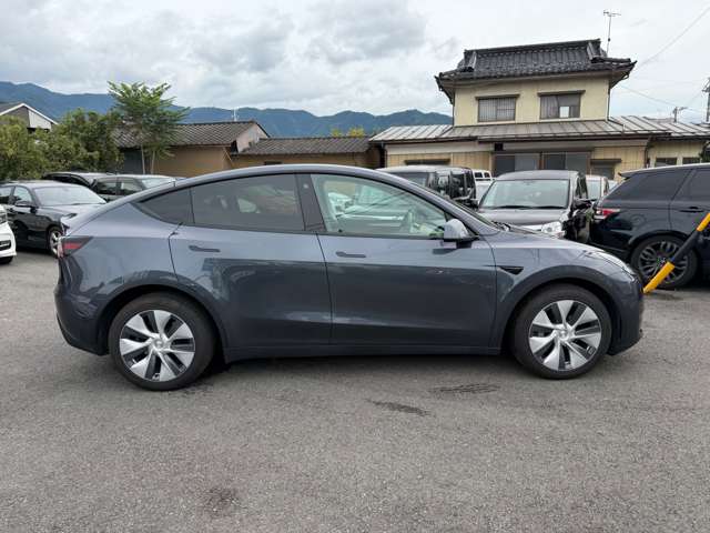 Tesla Model Y 3