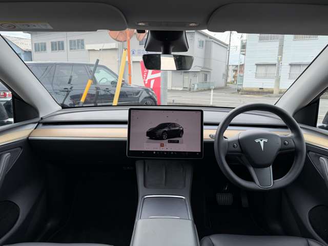Tesla Model Y 8