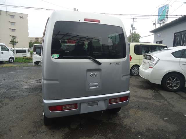 Daihatsu Hijet Cargo 4