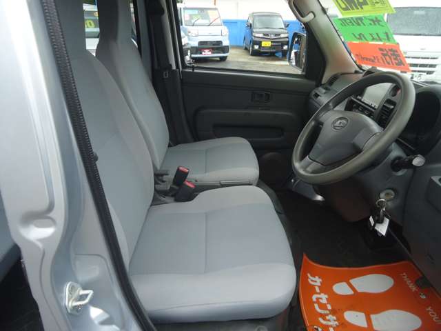 Daihatsu Hijet Cargo 6