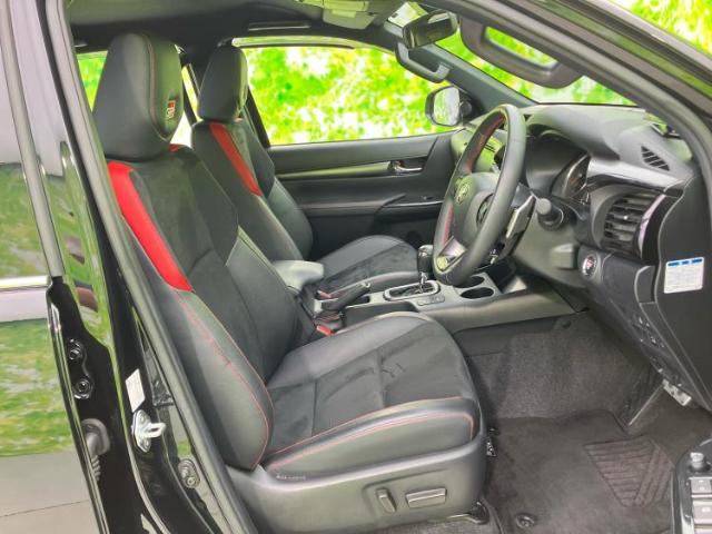 Toyota Hilux 2