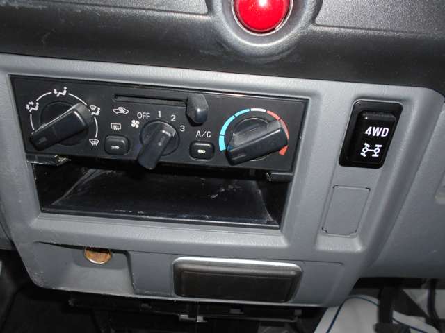 Mitsubishi Minicab Van 4