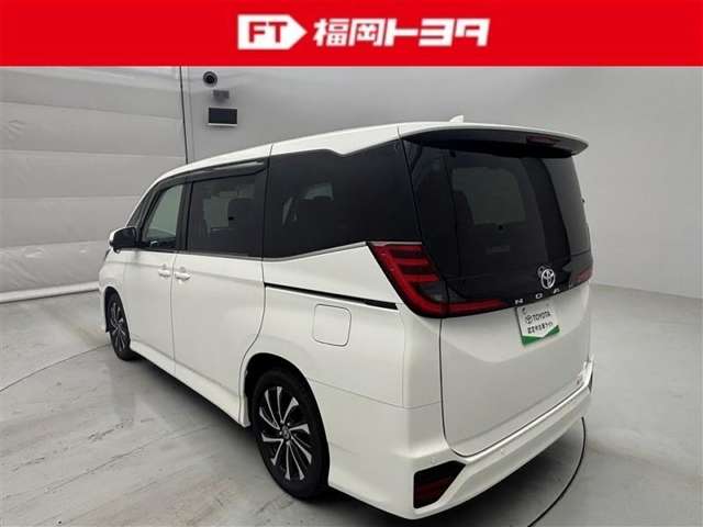 Toyota Noah 5