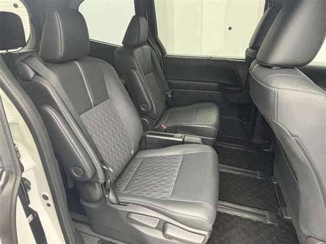 Toyota Noah 9