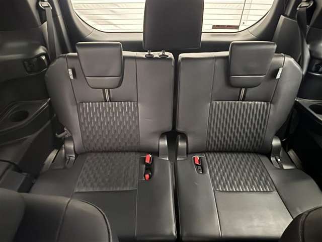 Toyota Noah 10