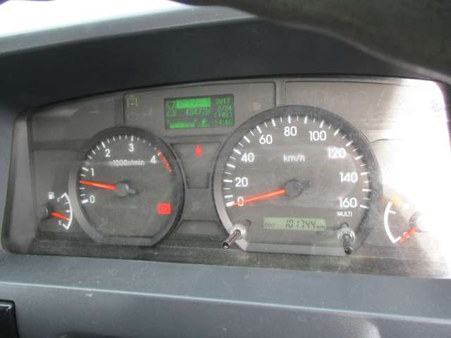 Isuzu Elf 8