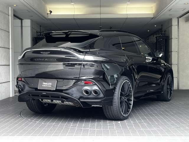 Aston Martin DBX 3
