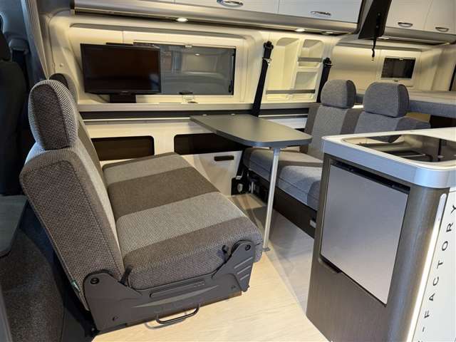 Toyota Hiace Van 11