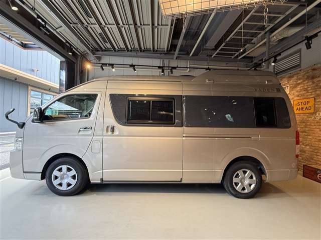 Toyota Hiace Van 8