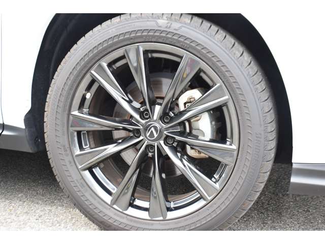 Lexus NX 11