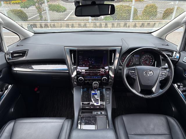 Toyota Alphard 8