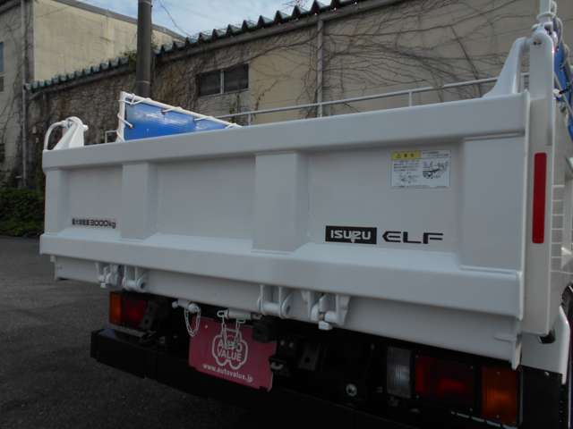 Isuzu Elf 12
