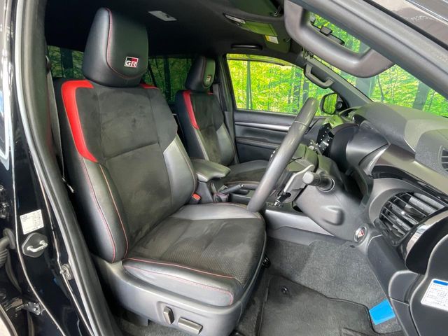 Toyota Hilux 9