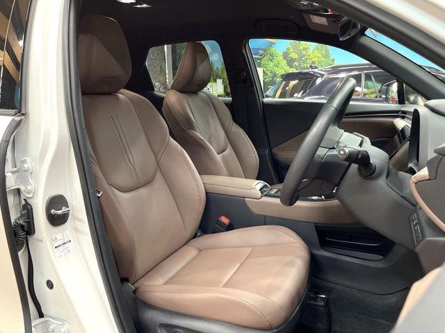 Lexus LBX 8
