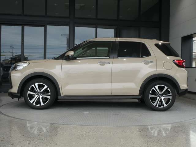 Daihatsu Rocky 11