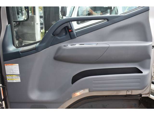 Mitsubishi Fuso Canter 9