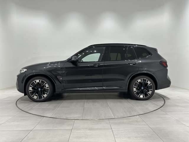 BMW iX3 12