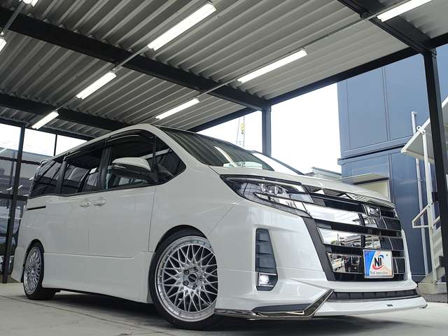 Toyota Noah 12