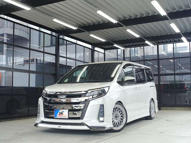 Toyota Noah 3