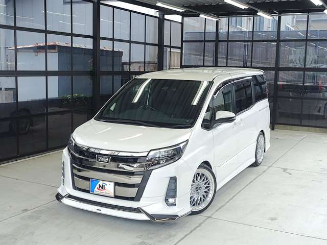 Toyota Noah 4