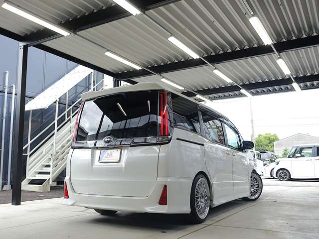 Toyota Noah 9