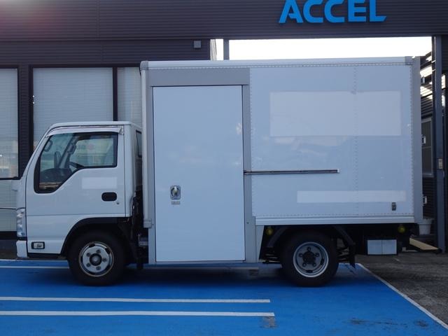 Isuzu Elf 7