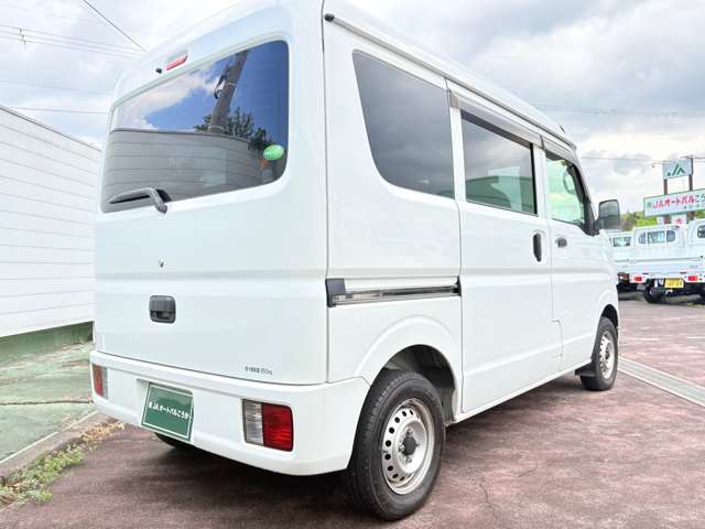 Mitsubishi Minicab Van 11