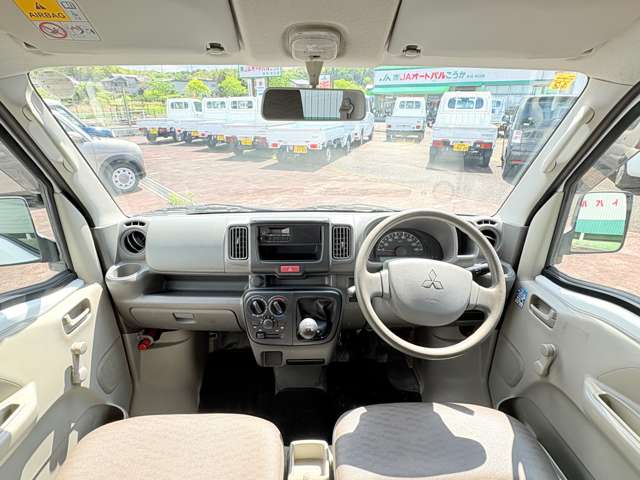 Mitsubishi Minicab Van 2