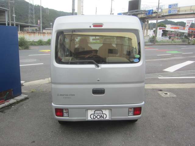 Mitsubishi Minicab Van 4