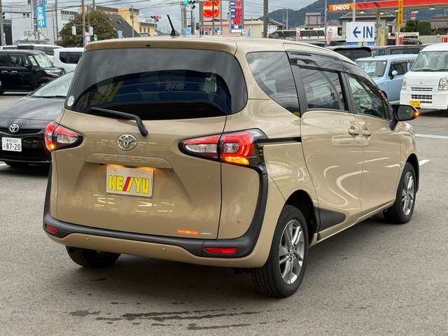 Toyota Sienta 5
