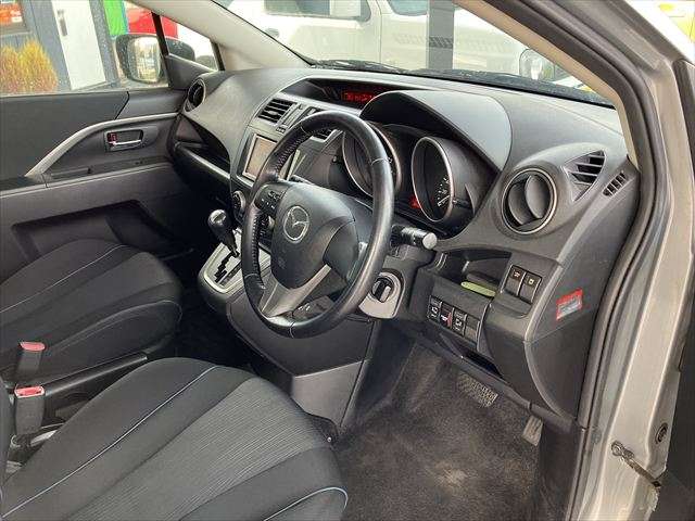 Mazda Premacy 11