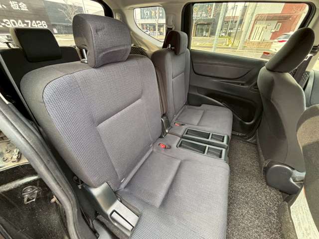 Toyota Sienta 12