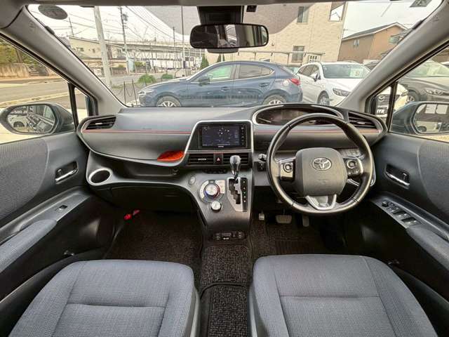 Toyota Sienta 4