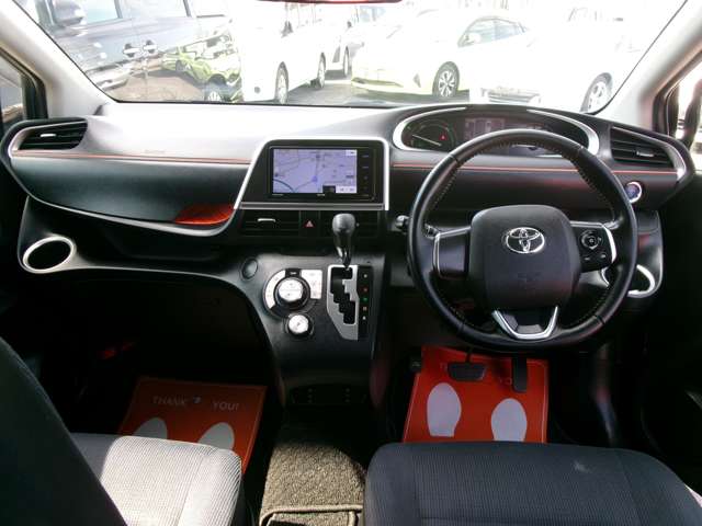 Toyota Sienta 6